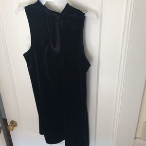 Black knee-length velvet dress!